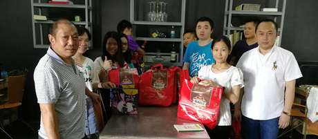 迎國慶祝中秋，燦源裝飾給員工一點心意