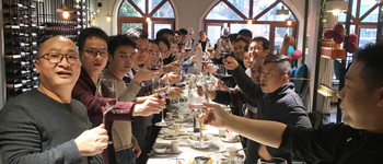 超越夢想 ，共創(chuàng)輝煌！燦源裝飾成功舉辦2019新春年夜飯活動(dòng)