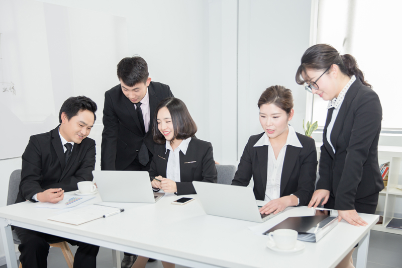 燦源裝飾設計團隊簡介 為客戶打造適合的辦公空間