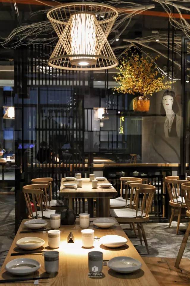 這餐廳設(shè)計(jì)裝修太贊了，一個(gè)月我重了十斤